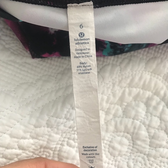Lulu lemon spandex shorts - Picture 3 of 3